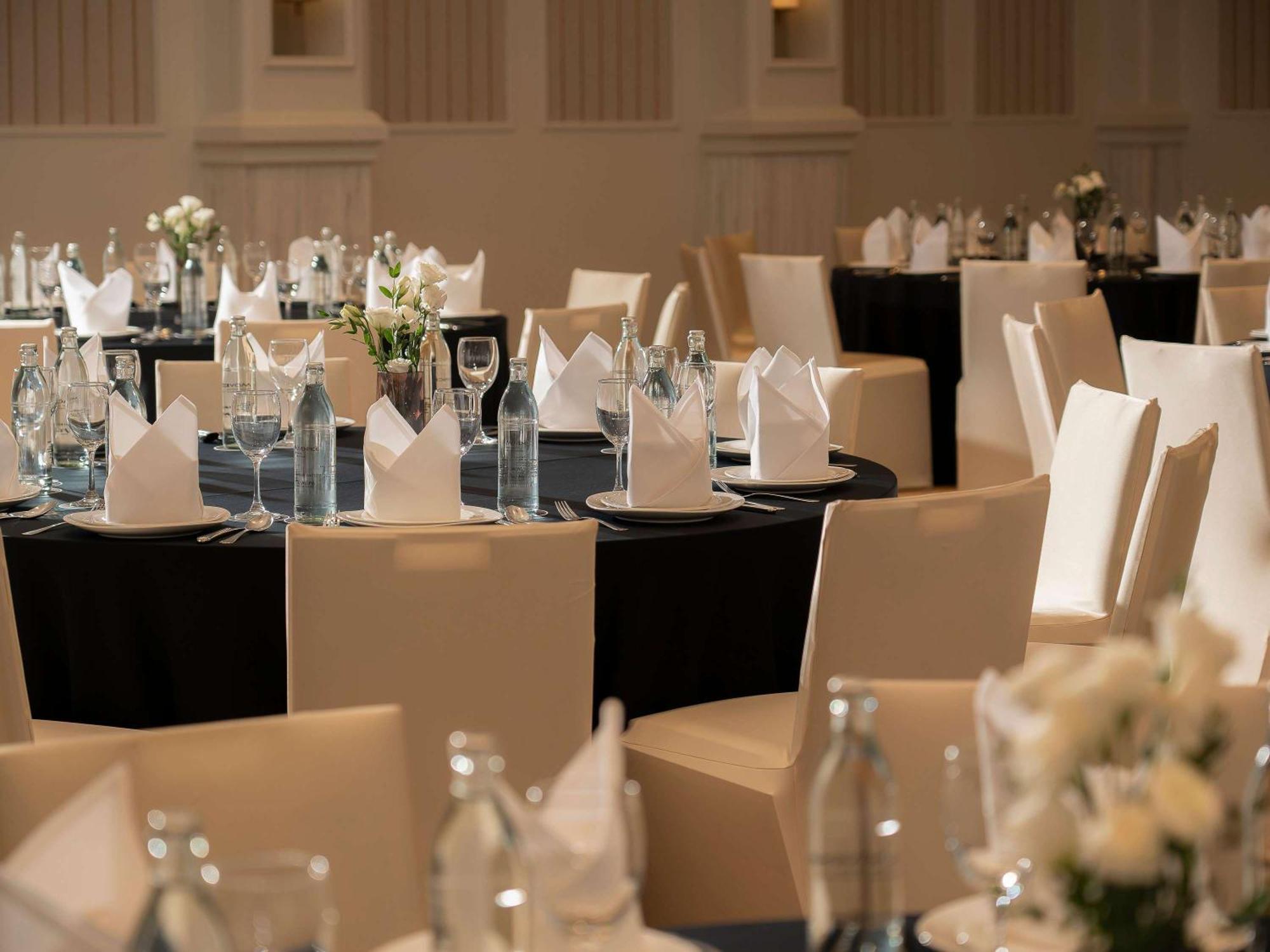 Moevenpick Myth Hotel Patong Phuket Exteriér fotografie The ballroom at the 2011 awards ceremony