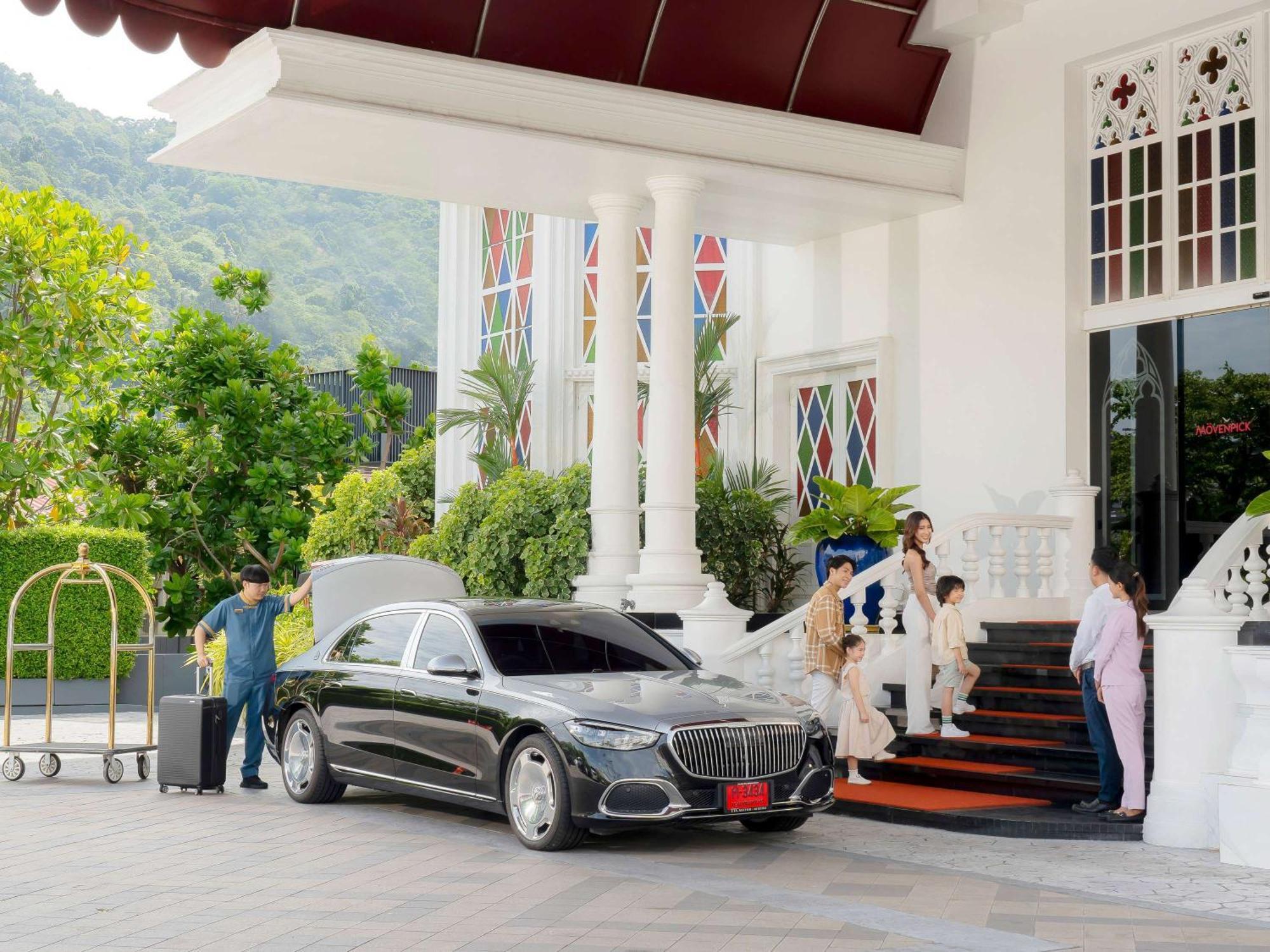 Moevenpick Myth Hotel Patong Phuket Exteriér fotografie Mercedes-Maybach S 600