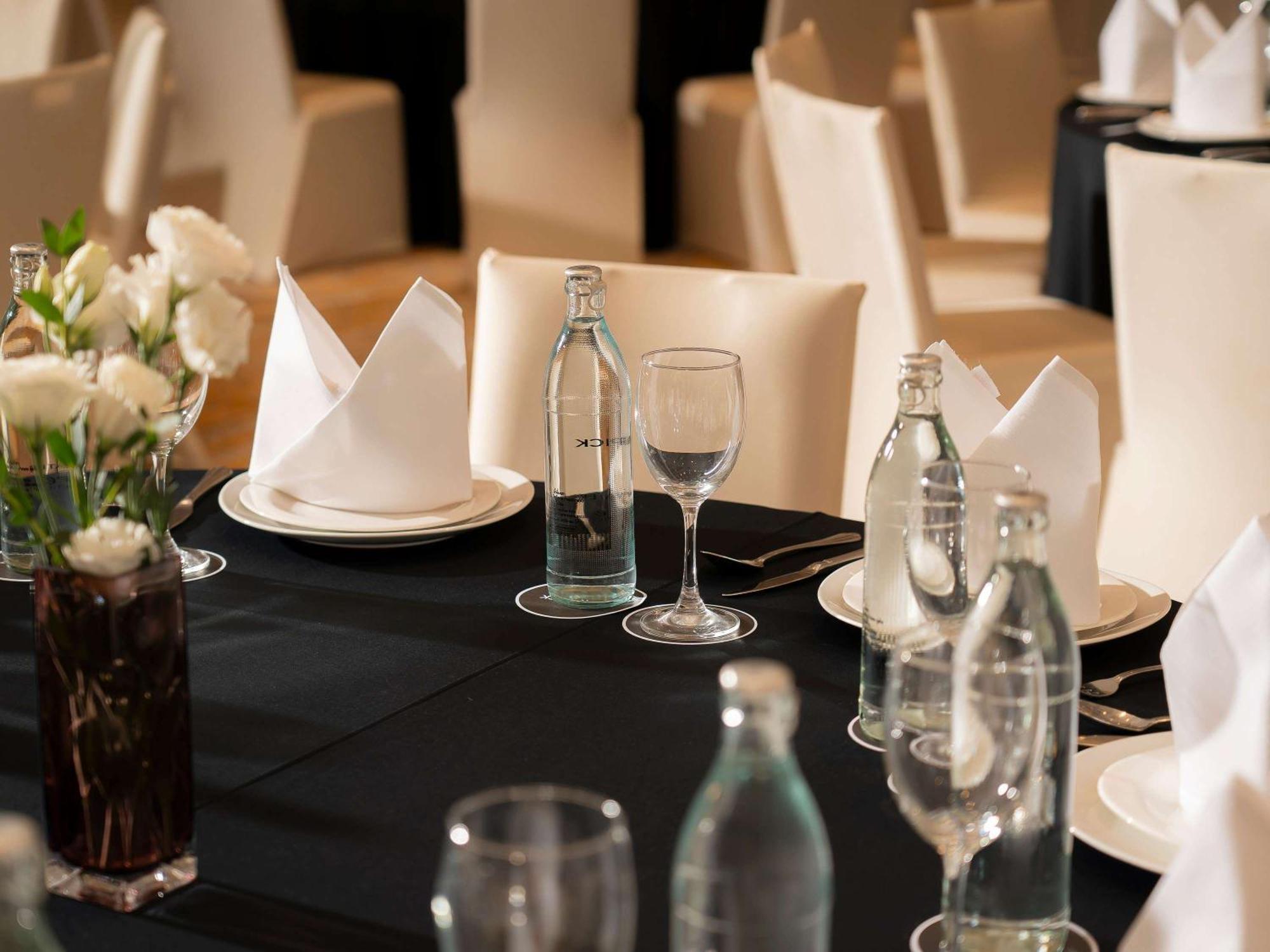 Moevenpick Myth Hotel Patong Phuket Exteriér fotografie A table set for a formal dinner