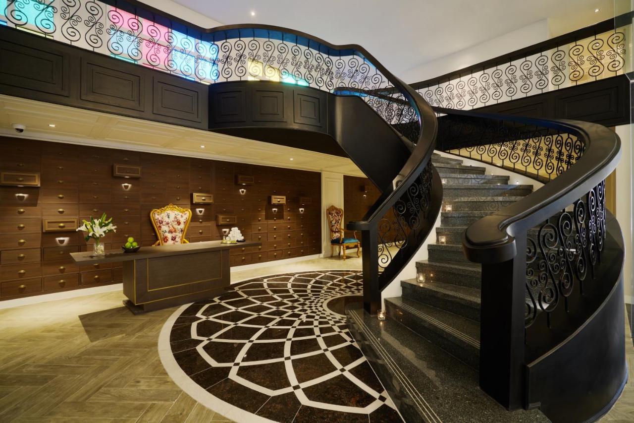 Moevenpick Myth Hotel Patong Phuket Exteriér fotografie The hotel's lobby